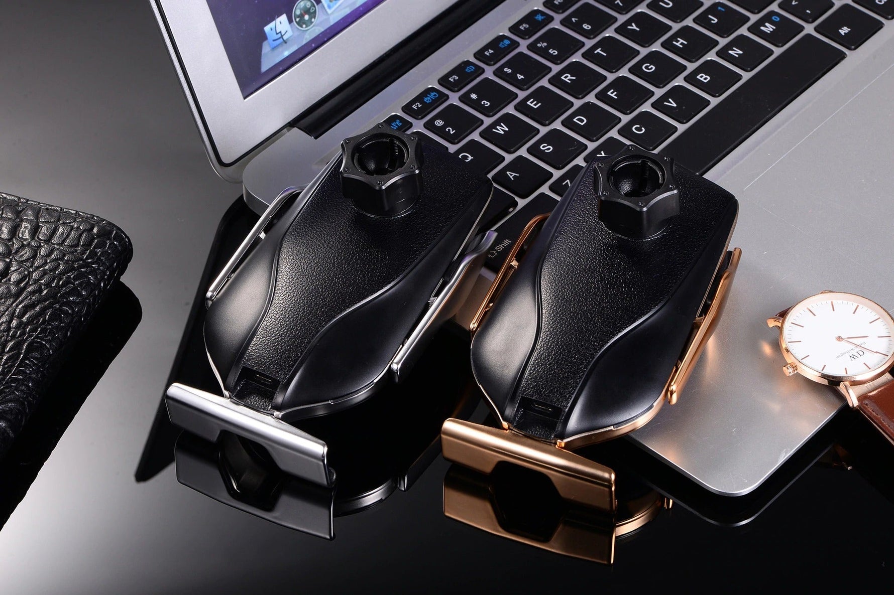 Automatic Smartphone Holder with Charging Function
