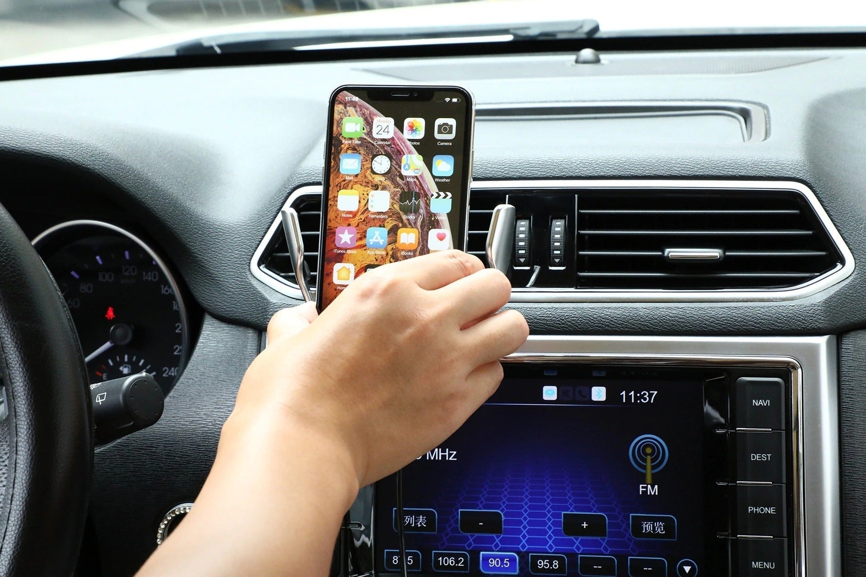 Automatic Smartphone Holder with Charging Function