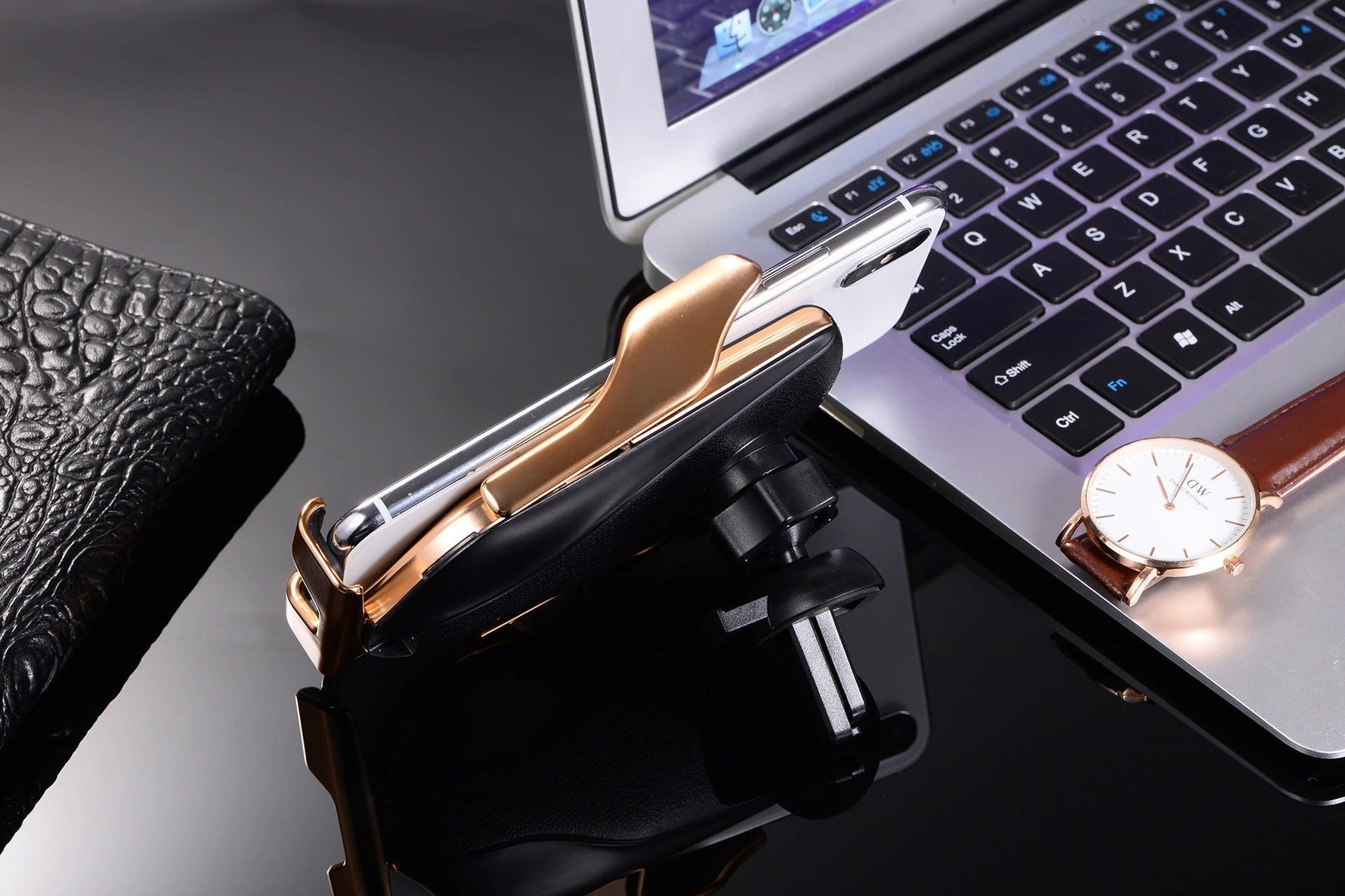 Automatic Smartphone Holder with Charging Function