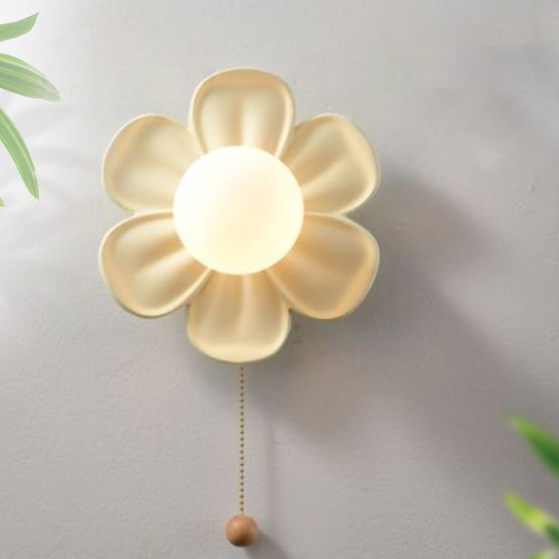 Modern decorative bowl in the shape of a flower
