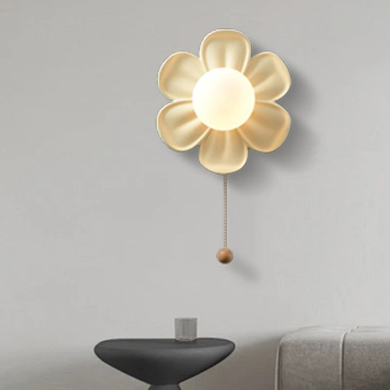 Modern decorative bowl in the shape of a flower