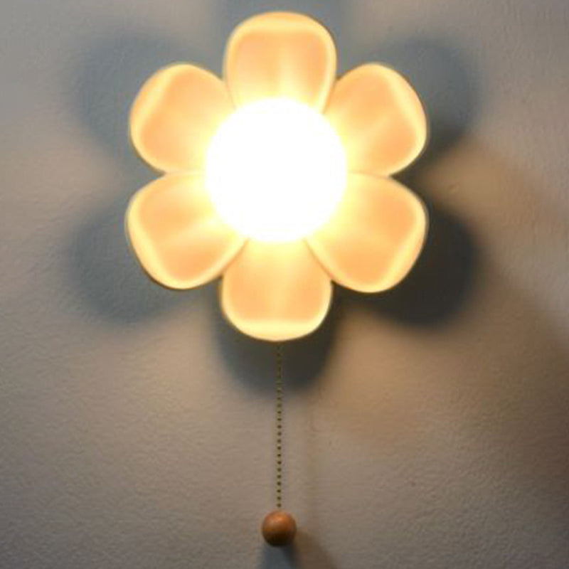 Modern decorative bowl in the shape of a flower