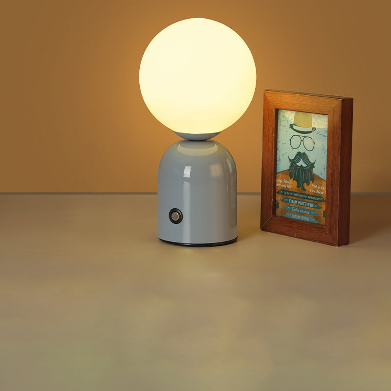 Stylische LED Tischlampe – Runde Glühbirne für modernes Ambiente