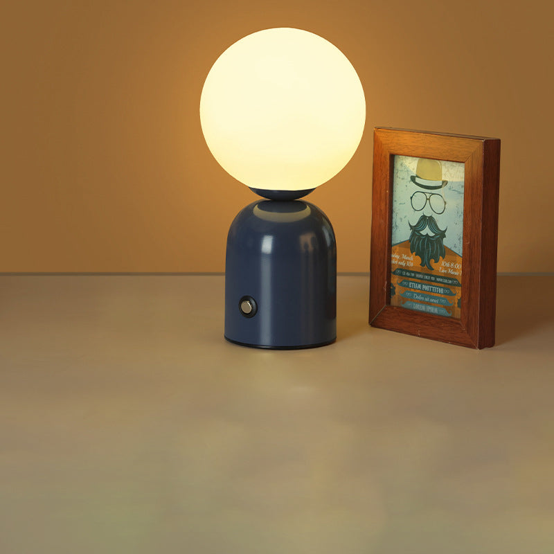 Stylische LED Tischlampe – Runde Glühbirne für modernes Ambiente