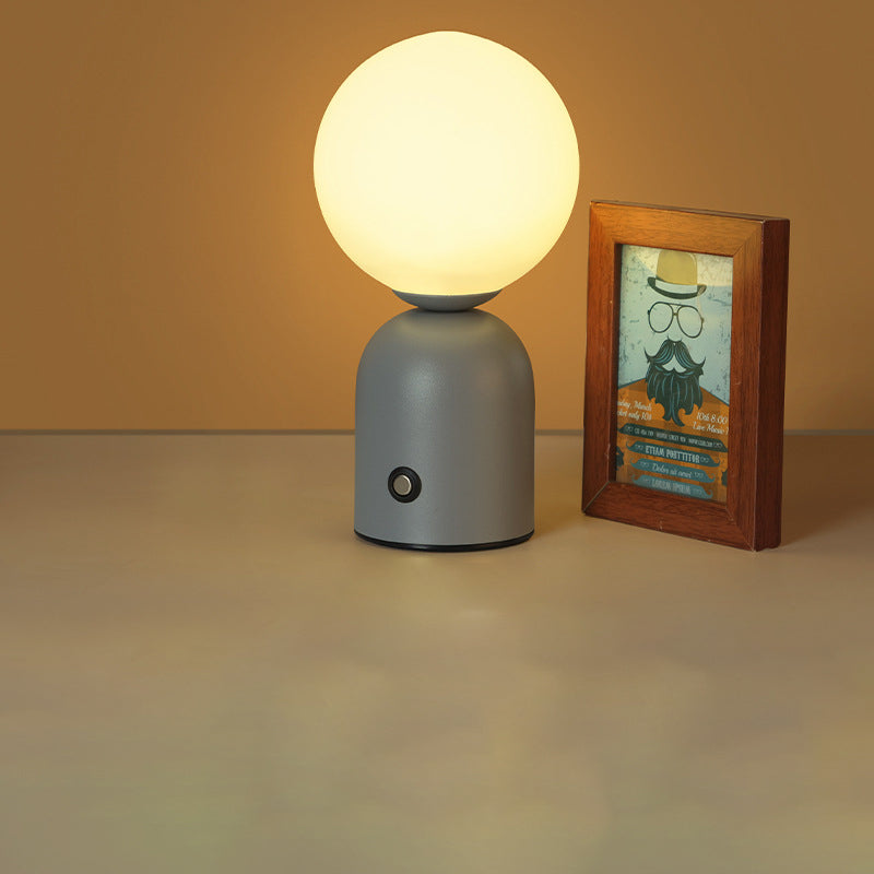 Stylische LED Tischlampe – Runde Glühbirne für modernes Ambiente