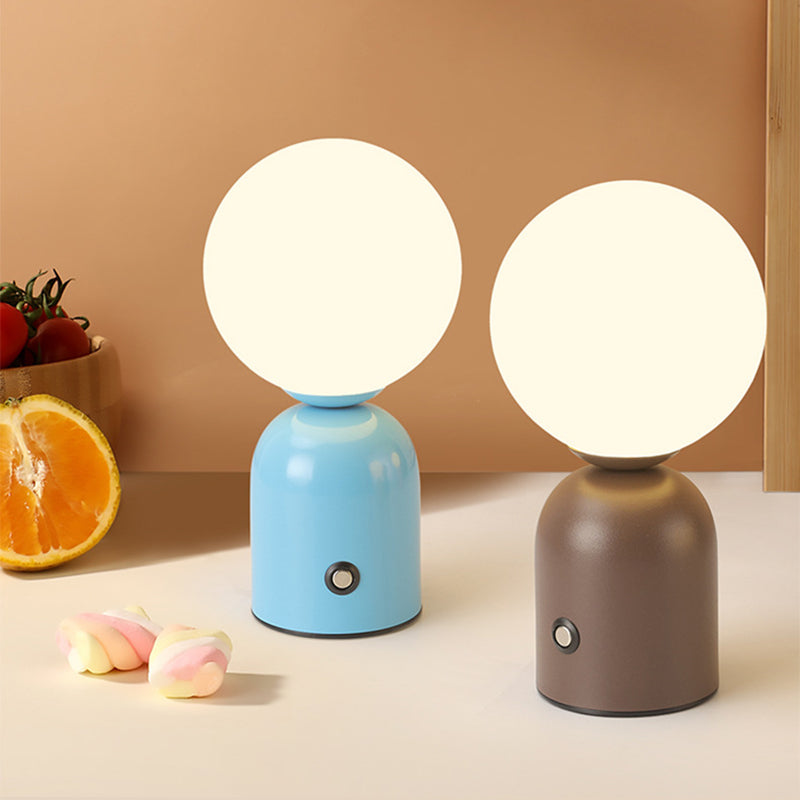 Stylische LED Tischlampe – Runde Glühbirne für modernes Ambiente