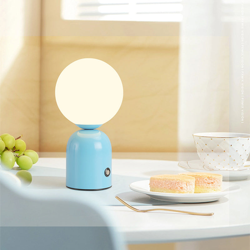 Stylische LED Tischlampe – Runde Glühbirne für modernes Ambiente