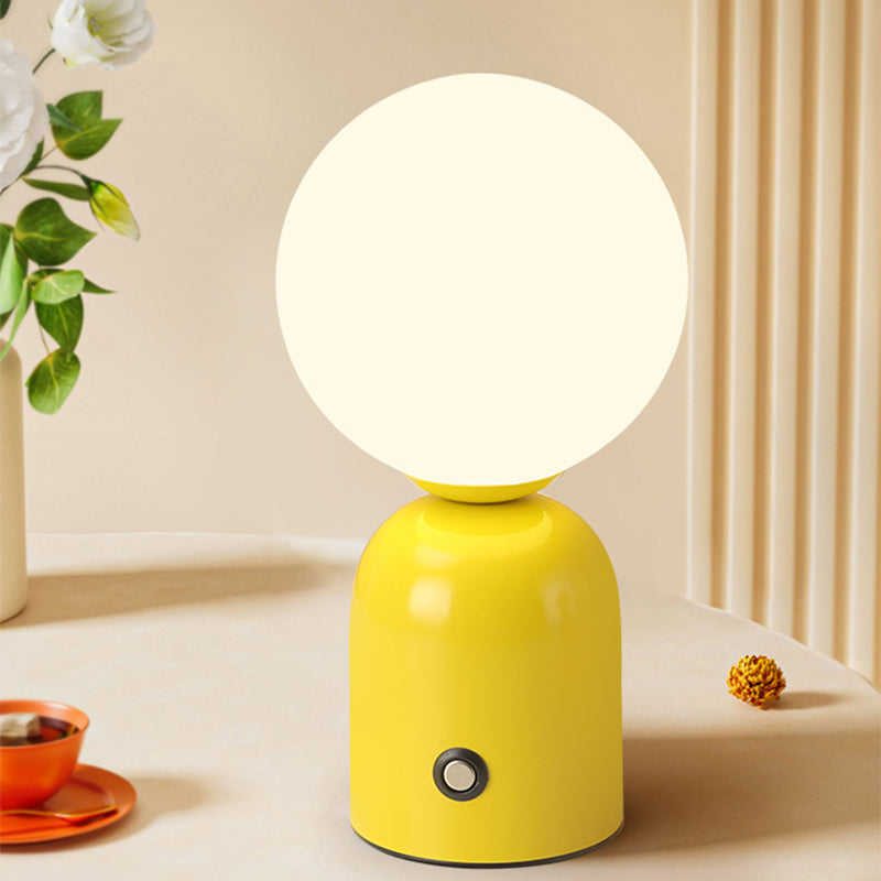 Stylische LED Tischlampe – Runde Glühbirne für modernes Ambiente