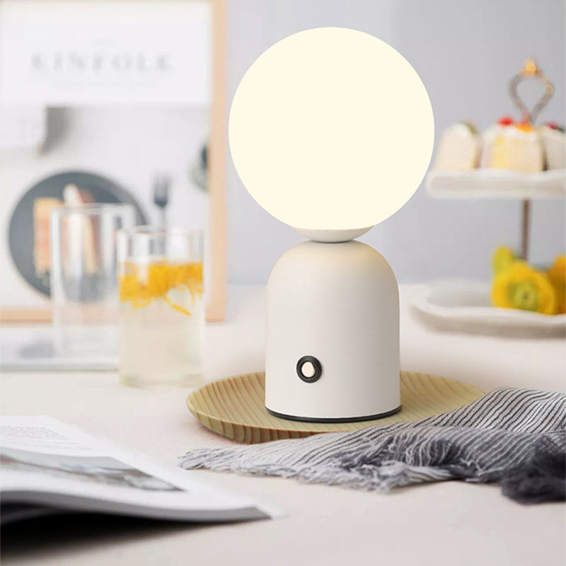 Stylische LED Tischlampe – Runde Glühbirne für modernes Ambiente