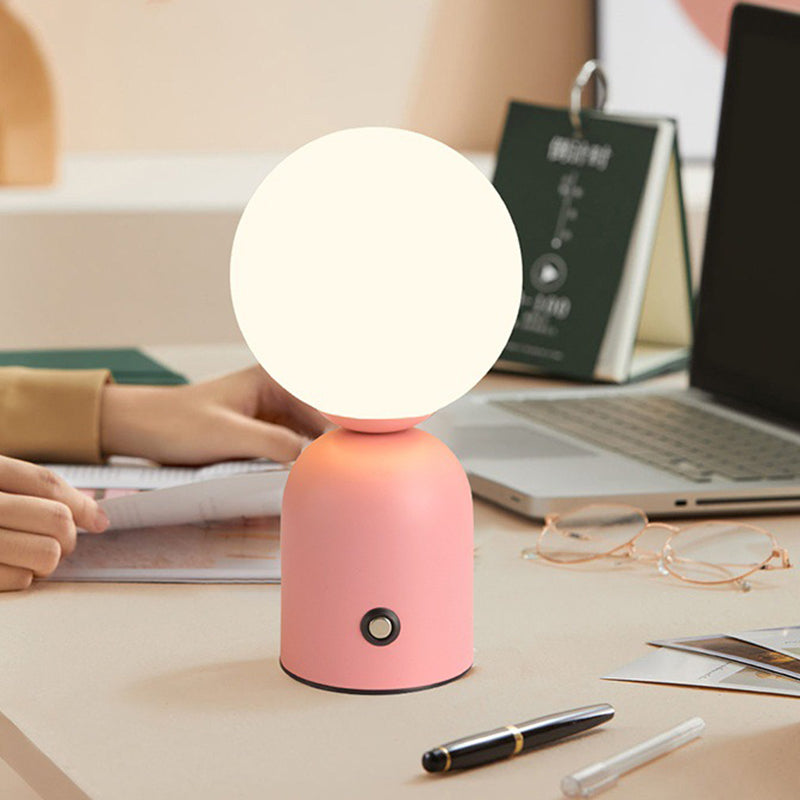 Stylische LED Tischlampe – Runde Glühbirne für modernes Ambiente