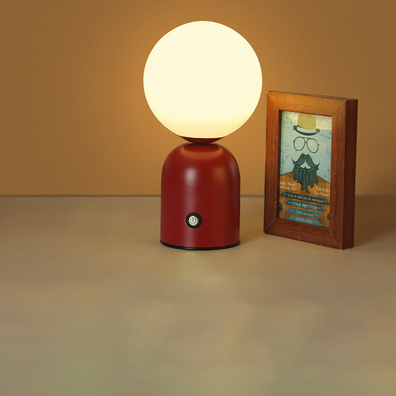 Stylische LED Tischlampe – Runde Glühbirne für modernes Ambiente