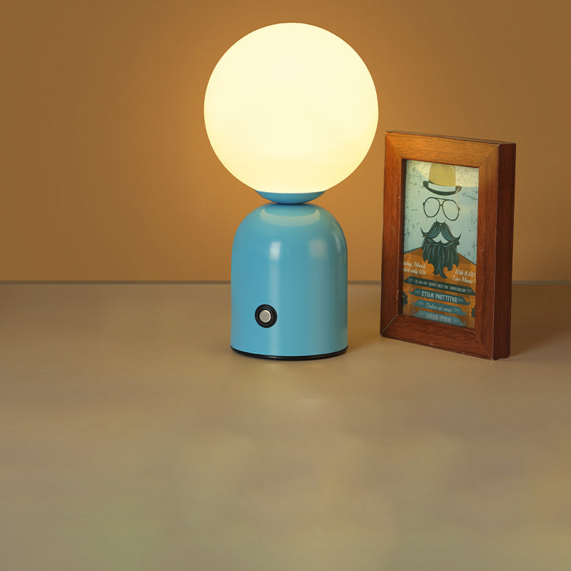 Stylische LED Tischlampe – Runde Glühbirne für modernes Ambiente