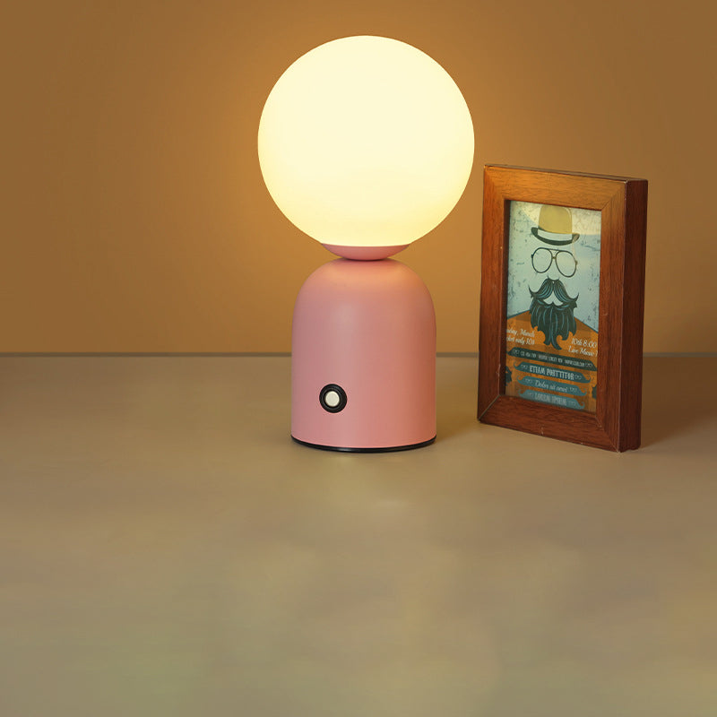 Stylische LED Tischlampe – Runde Glühbirne für modernes Ambiente