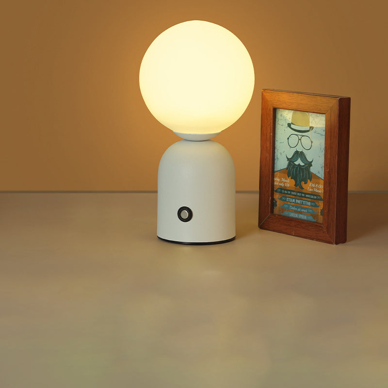 Stylische LED Tischlampe – Runde Glühbirne für modernes Ambiente