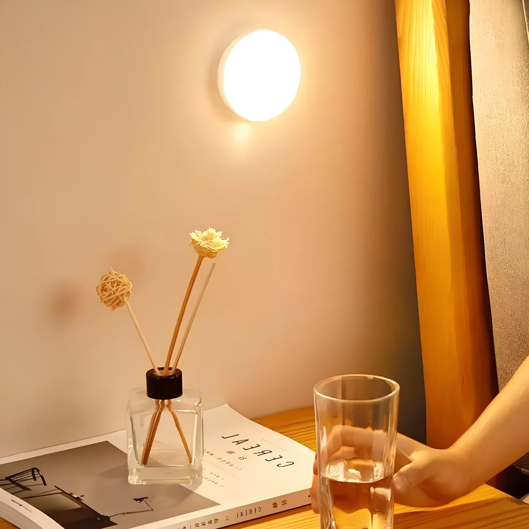 Smart motion light with USB and battery option