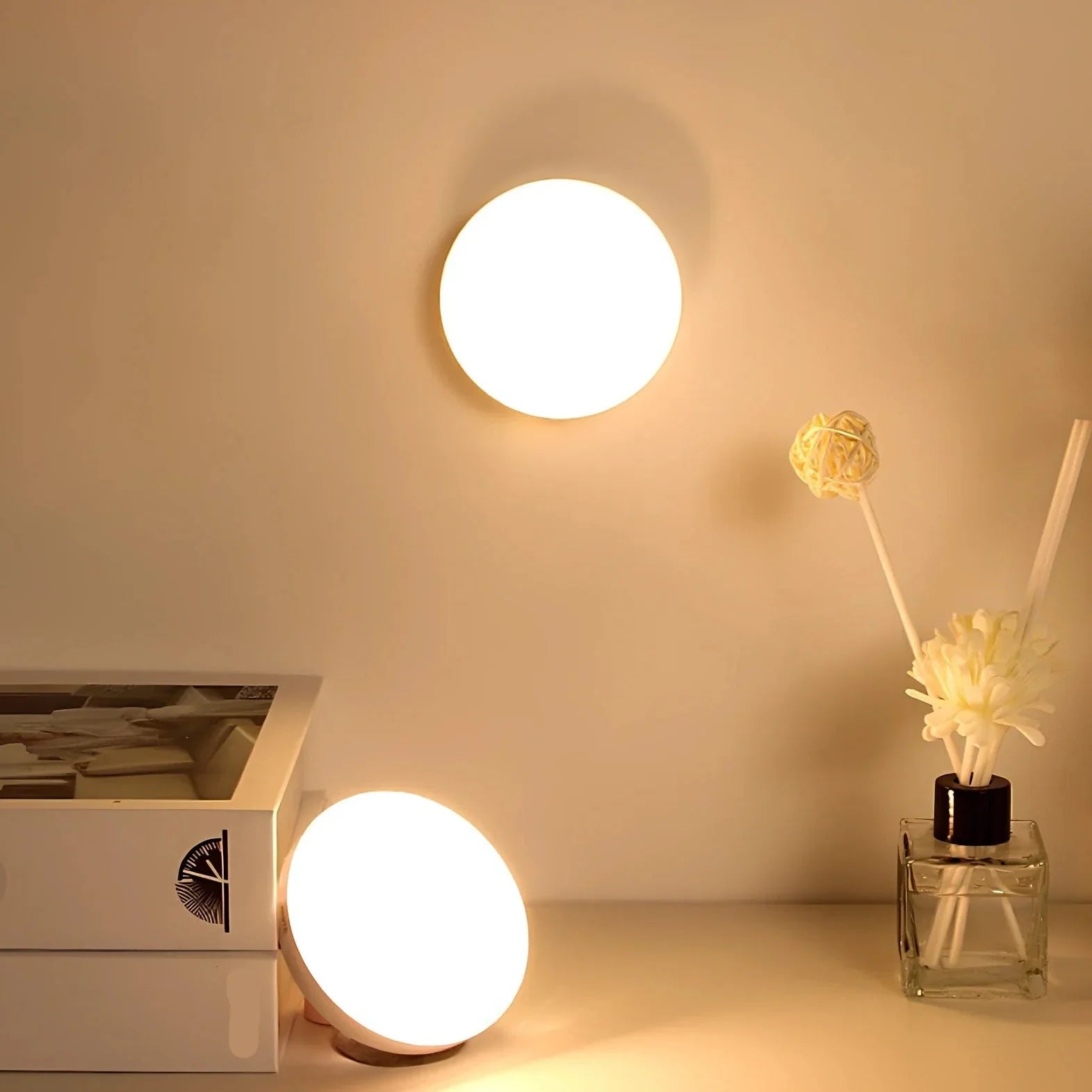 Smart motion light with USB and battery option