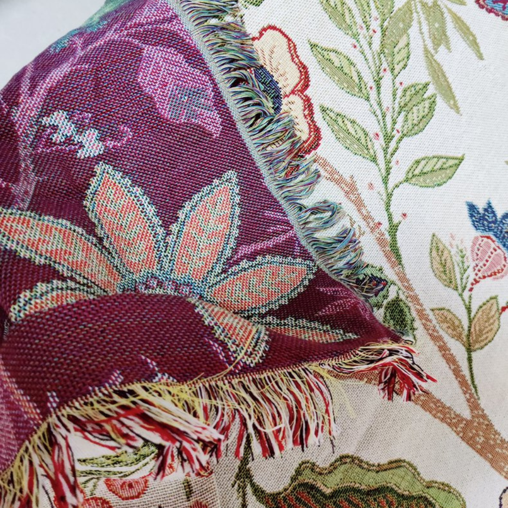 Elegante Decke mit Floral Design und Rustikalen Fransen