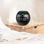 Bluetooth Lautsprecher-Wecker mit LED Nachtlicht und 2200mAh Akku – Multifunktionales Sound-System