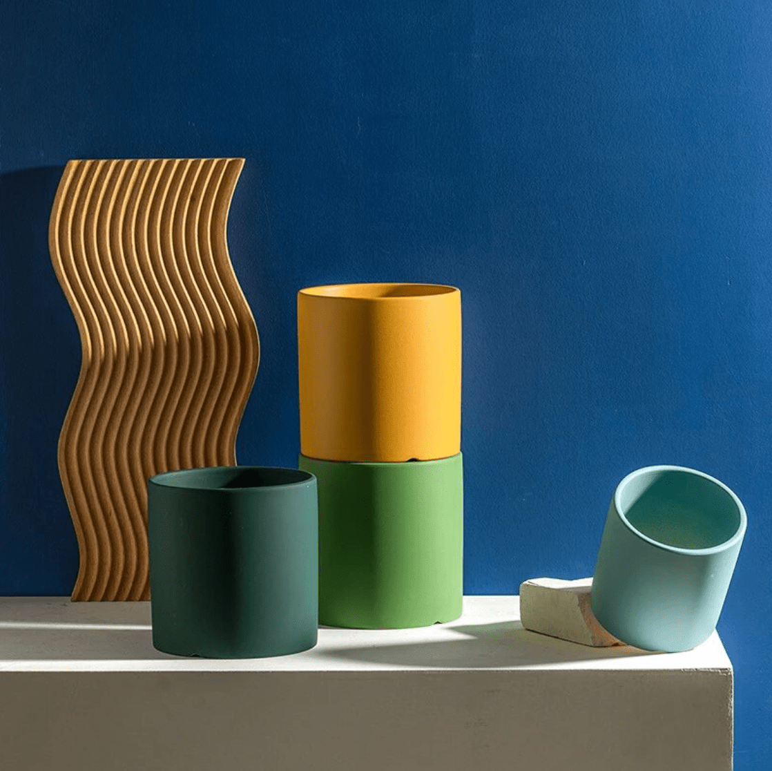 Elegant flower pot with saucer and drainage hole