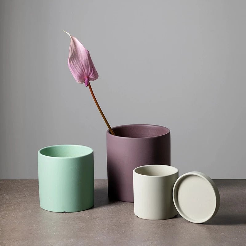 Elegant flower pot with saucer and drainage hole