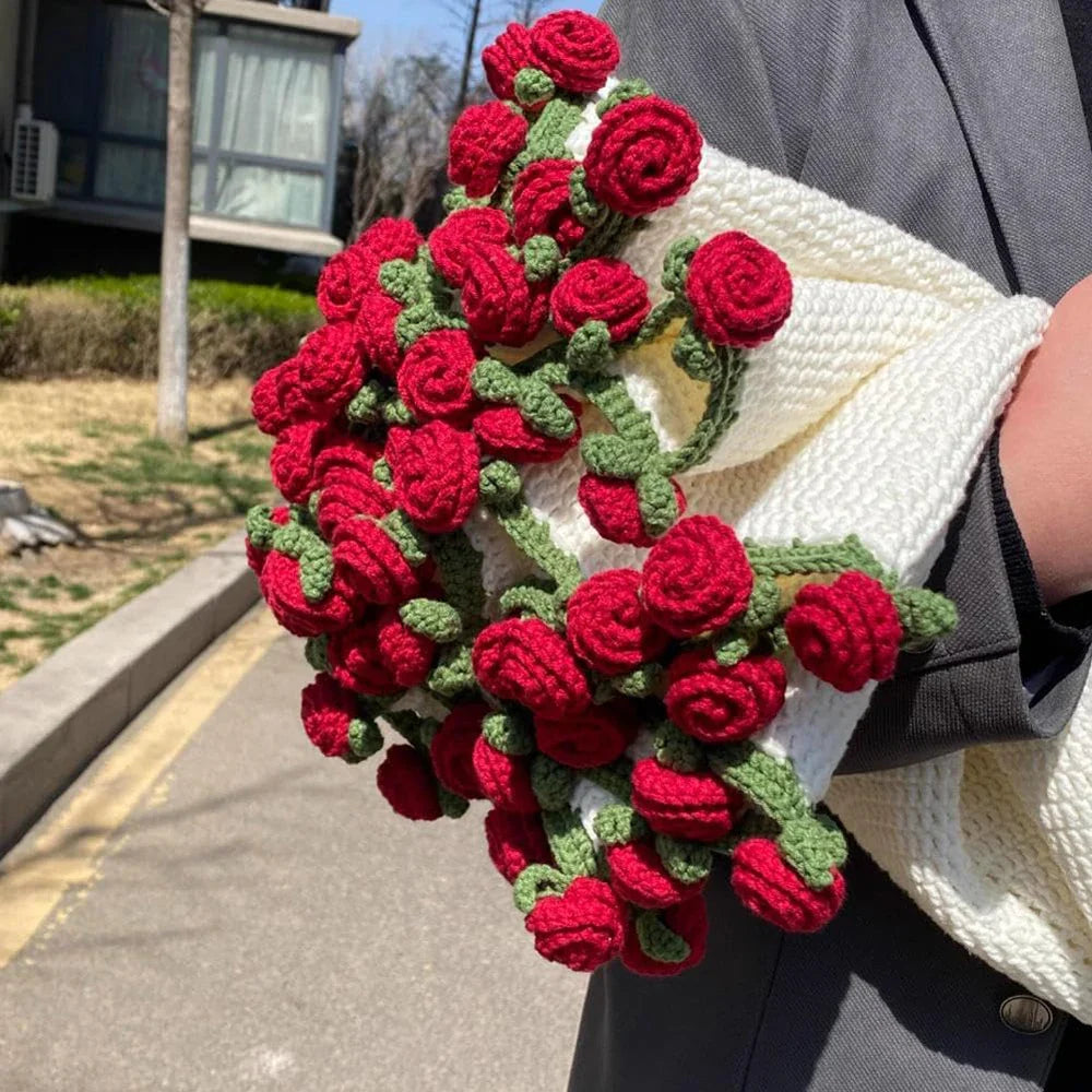 Florale Eleganz – Handgefertigte Tagesdecke mit 3D-Rosenmuster
