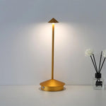 Elegante Carlyn Arrow LED Tischlampe
