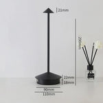 Elegante Carlyn Arrow LED Tischlampe