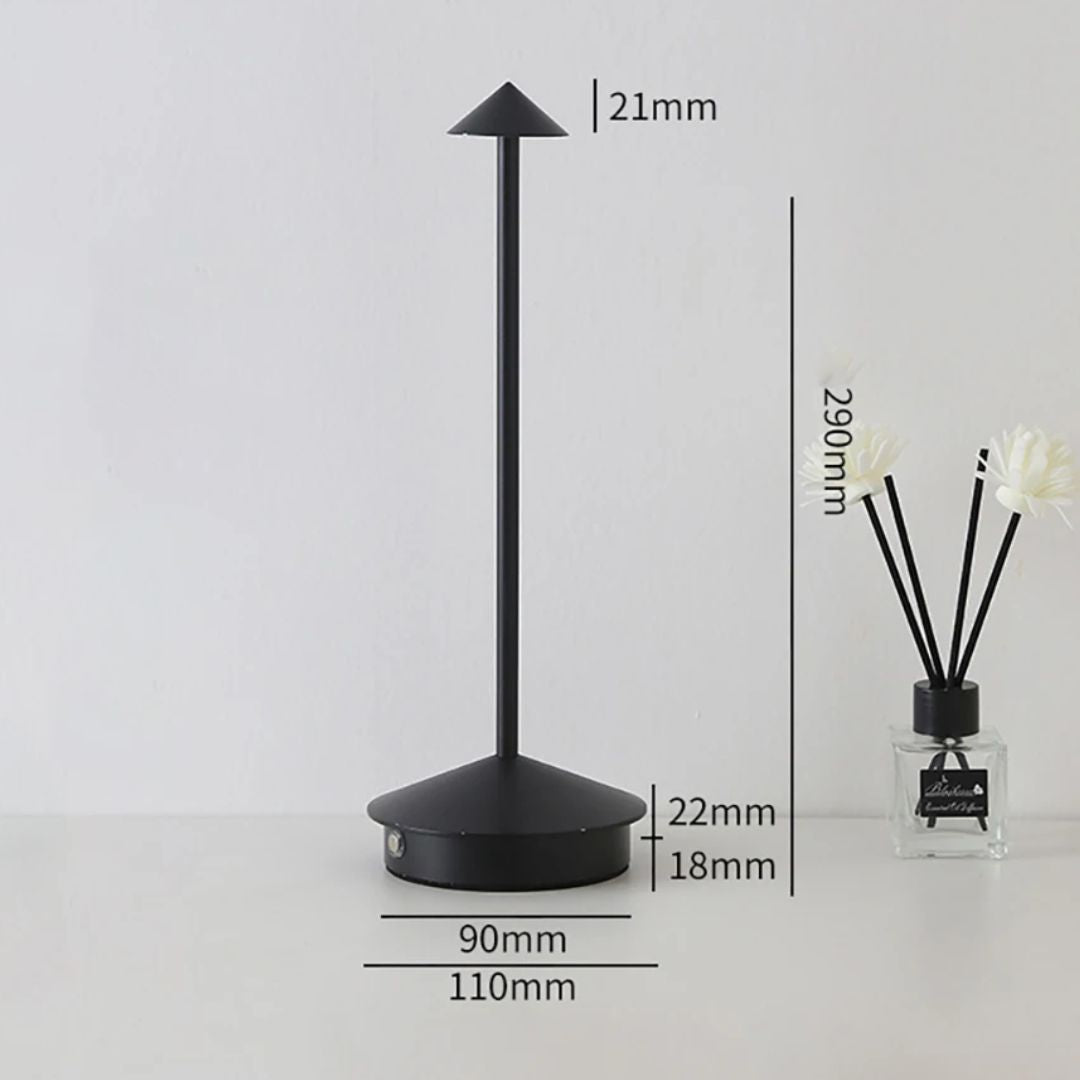 Elegante Carlyn Arrow LED Tischlampe