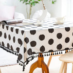 Fröhliche Tischdecke mit Polka-Quasten für jeden Anlass