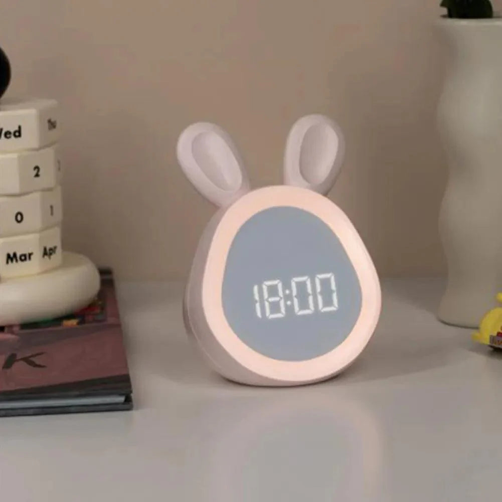 Süße Kinderuhr mit LED-Nachtlicht – Freundliches Kaninchen-Design