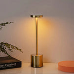Chloe Stilvolle LED Schreibtischlampe im Modernen Design