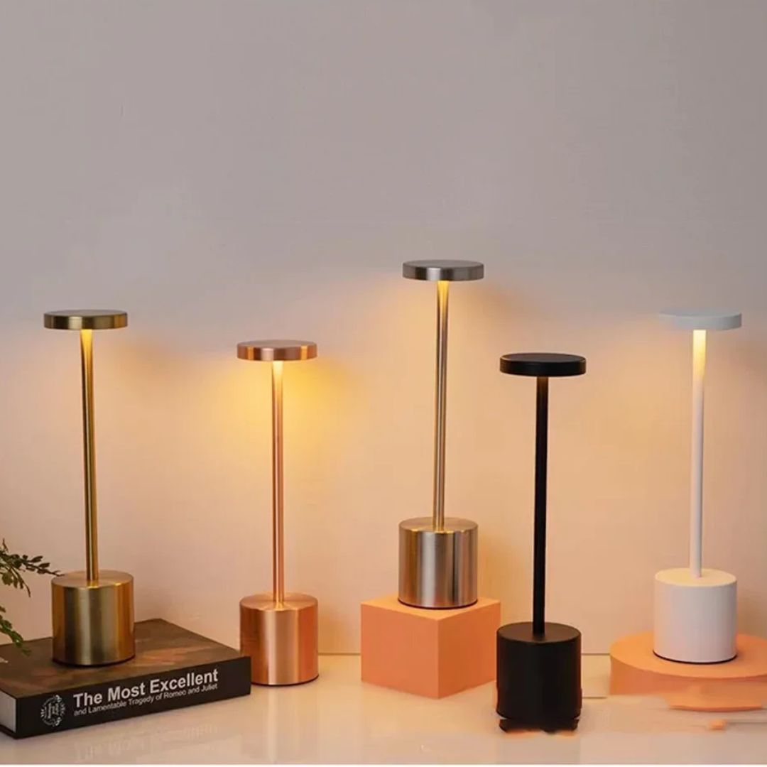 Chloe Stilvolle LED Schreibtischlampe im Modernen Design