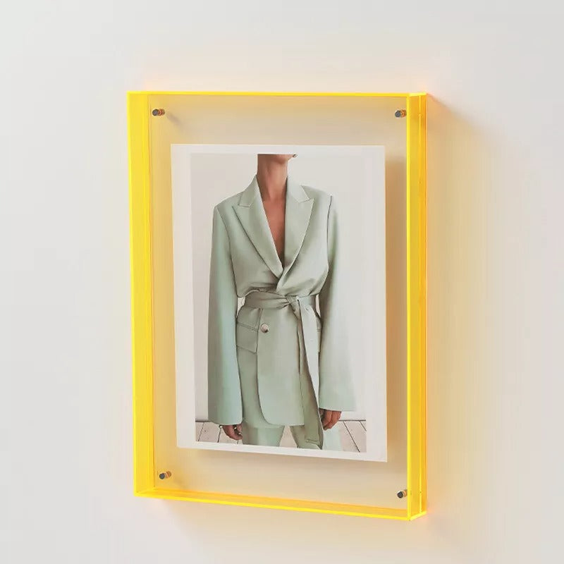 ClearView – Transparent Picture Frame for Your Memories