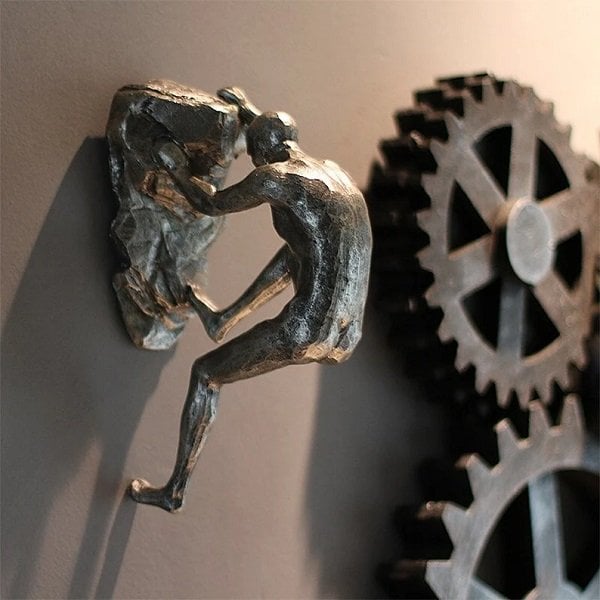 Skulptur des Kletterers