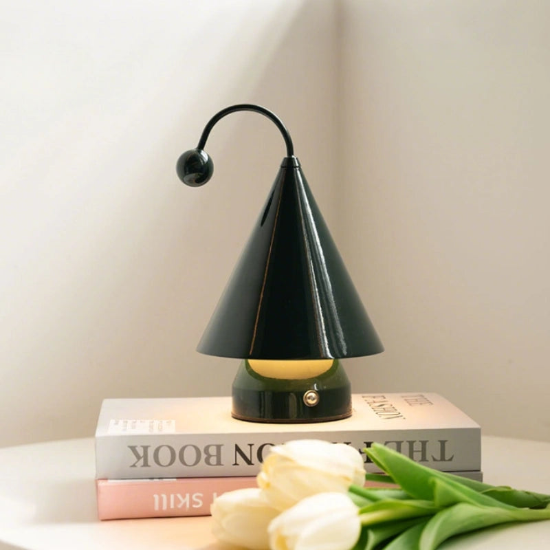 Elegante Tischlampe in Kegel-Form mit Einstellbarer Helligkeit