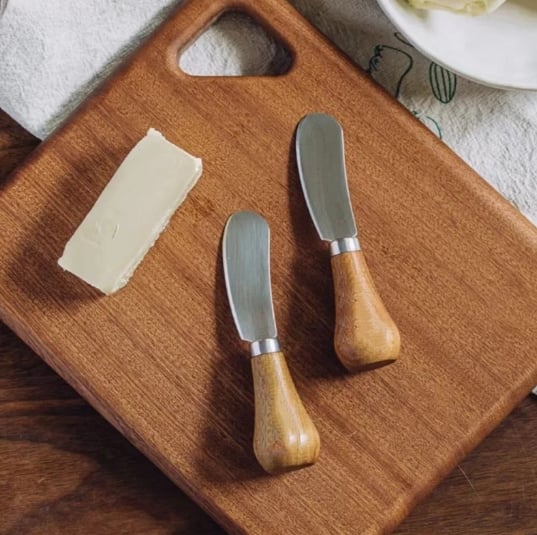 Cute butter knife with stand-up function