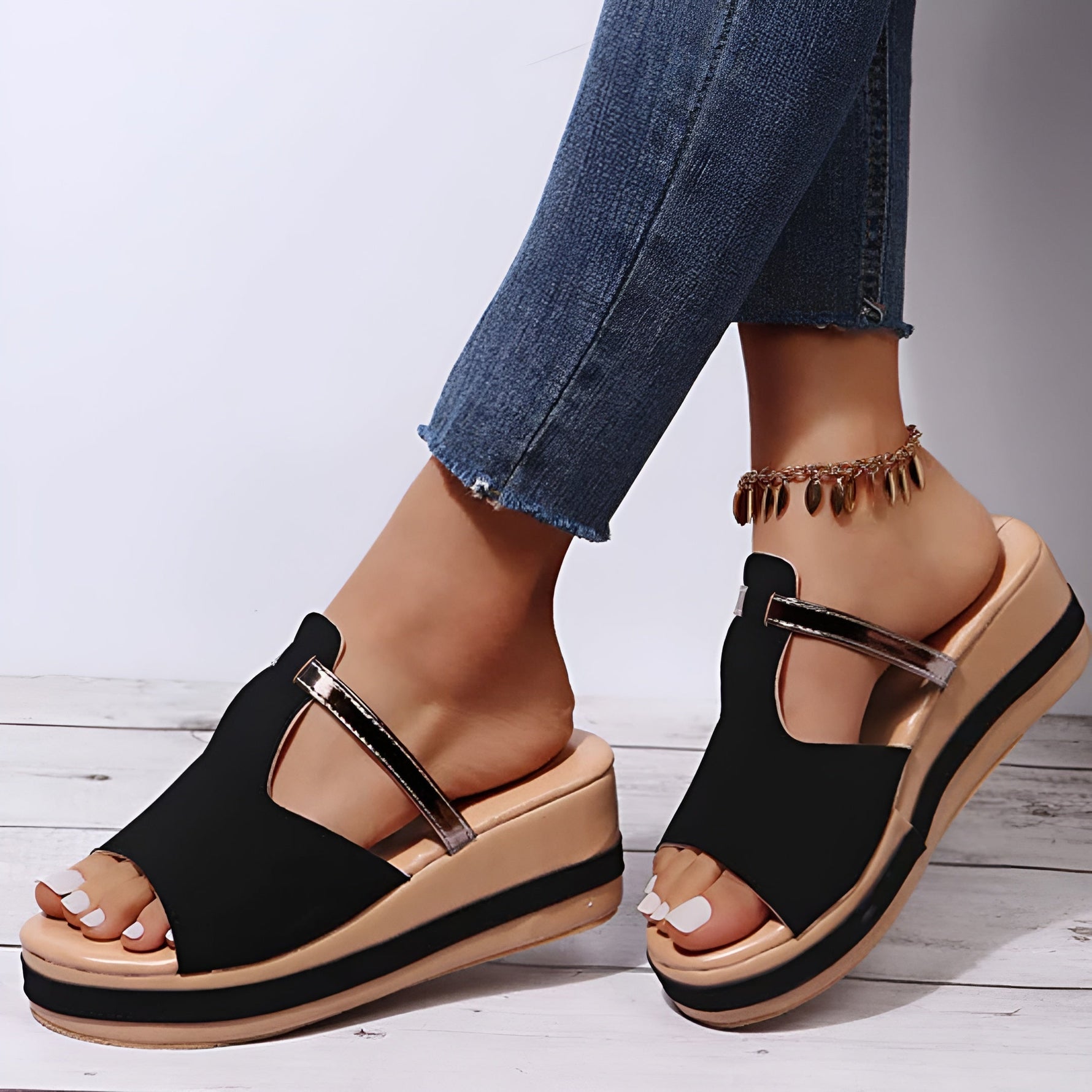 Comfortable and Stylish Women's Sandals with Adjustable Straps