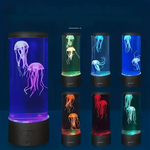 Ozeanische Eleganz: LED-Tischlampe mit Medusa-Design