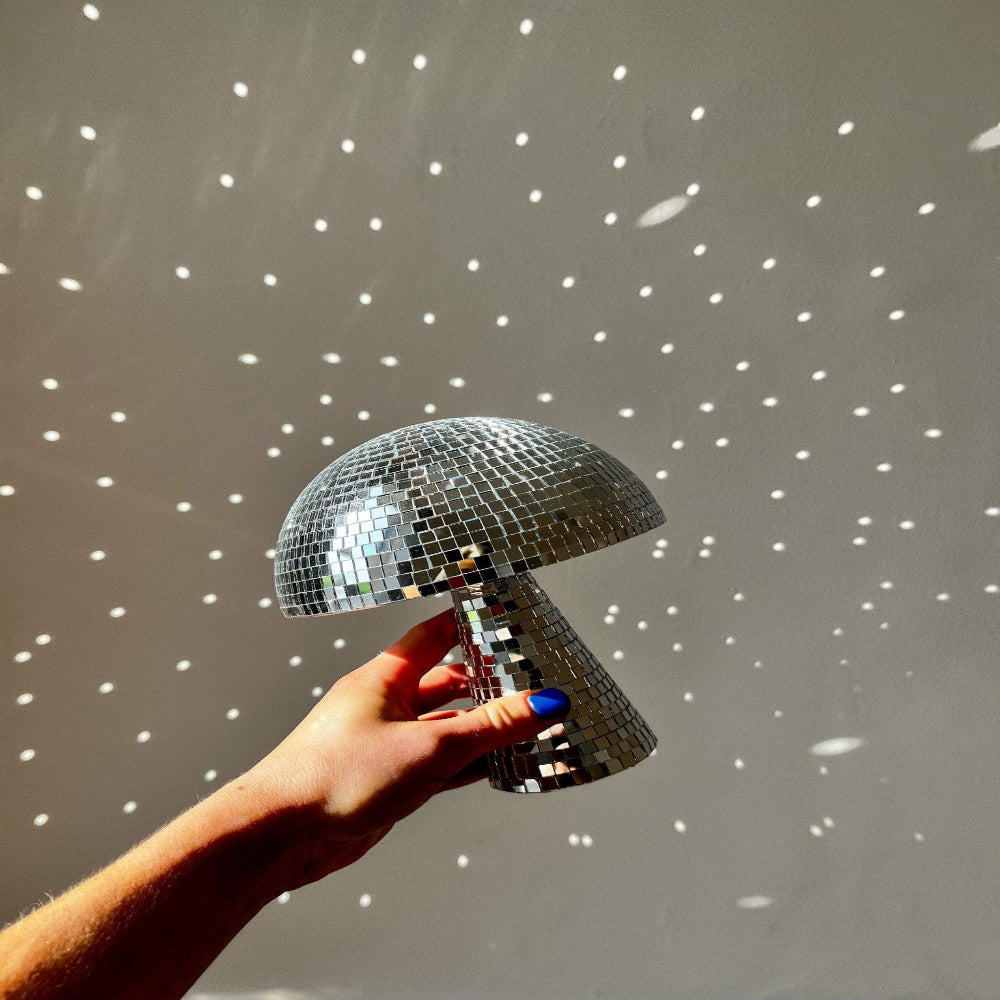 Funky Lichtpilz mit Reflexionseffekten – Retro Deko für Ihr Zuhause