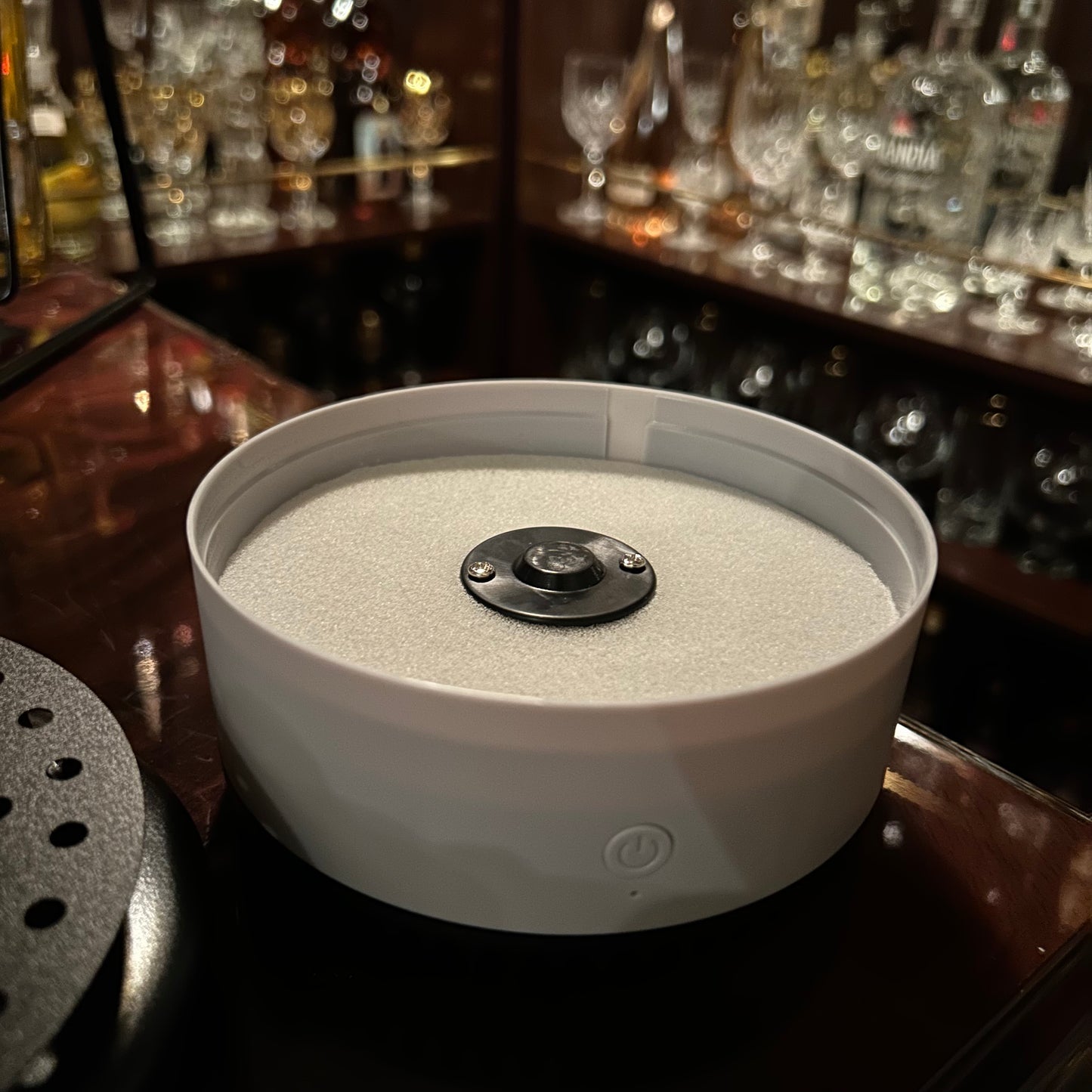 Rauchfreier Aschenbecher mit 360° Luftreinigung und Duftfunktion