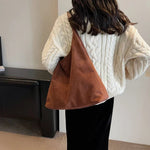 Stilvolle Wildlederhandtasche für modebewusste Frauen