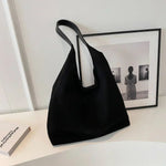 Stilvolle Wildlederhandtasche für modebewusste Frauen