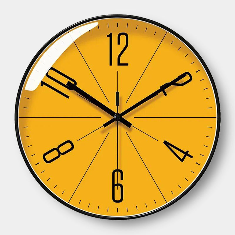 Stilvolle Wanduhr in Orange – Leiser Quartzmechanismus mit Großziffern