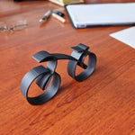 Elegante Fahrradsilhouette | Moderner Metall Dekor | Mattes Design