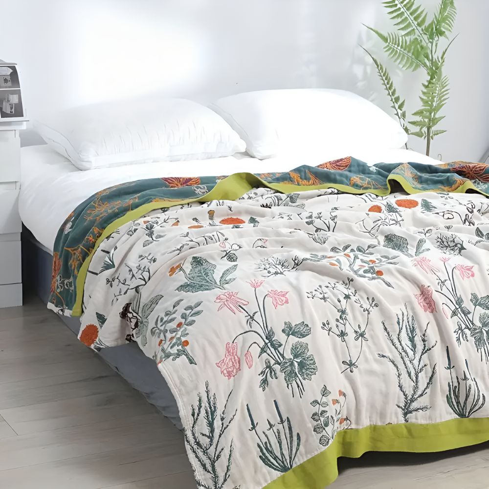 Natural cotton blanket with floral patterns