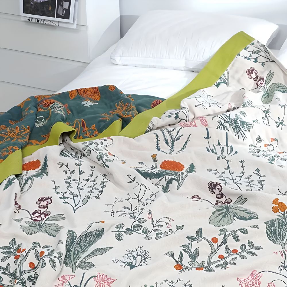 Natural cotton blanket with floral patterns