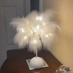 Flauschige Tischlampe mit Warmweißem LED-Licht – Elegantes Nachtlicht für Schlafzimmer und Wohnzimmer