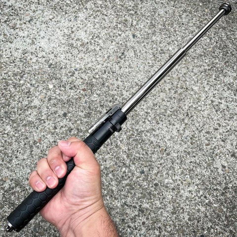 Automatic telescopic steel baton