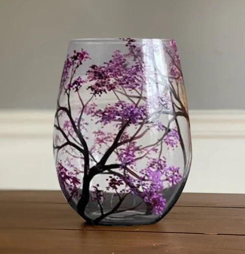 Weingläser mit Jahreszeitenbaum - Handbemalte Kunstwerke