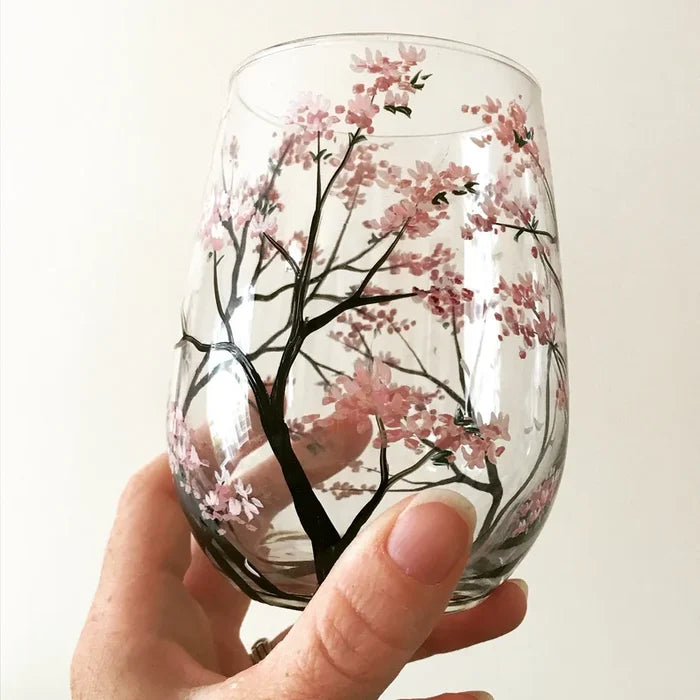 Weingläser mit Jahreszeitenbaum - Handbemalte Kunstwerke